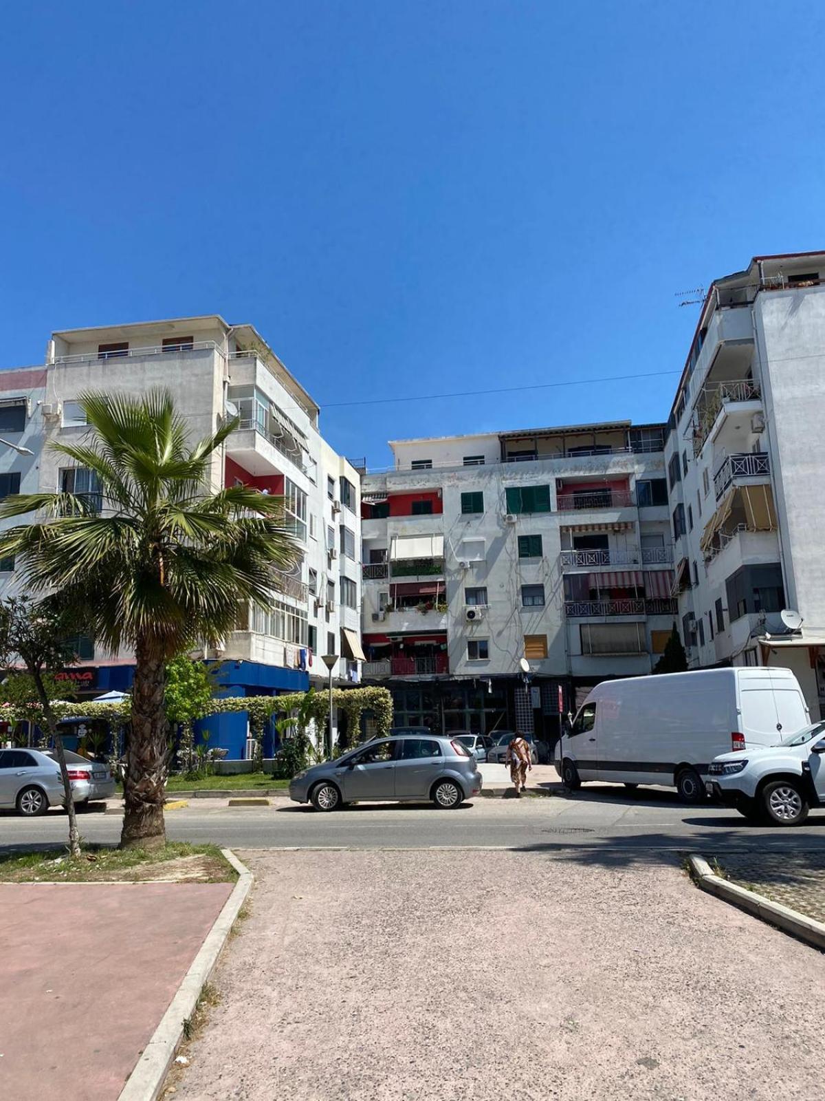 Sea Breeze Apartment *